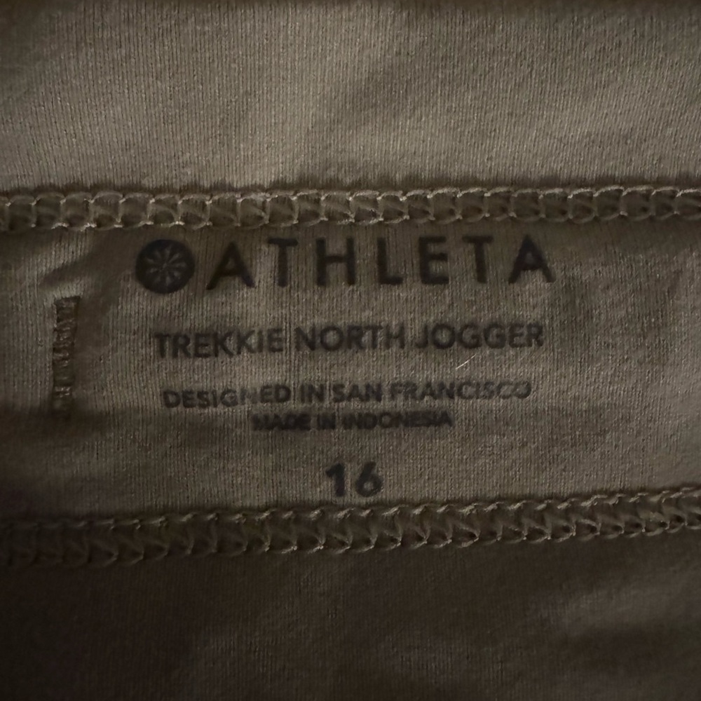 Athleta Trekkie North Jogger - Olive